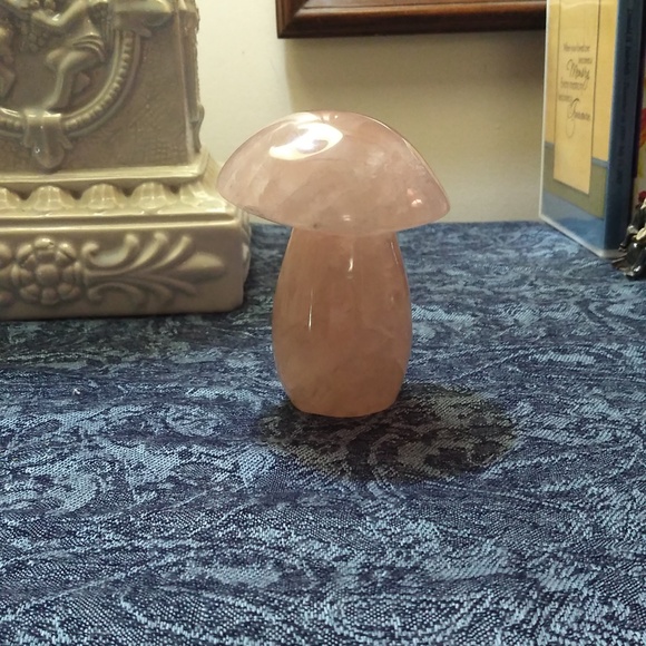 Rose quartz mushroom - Picture 3 of 9
